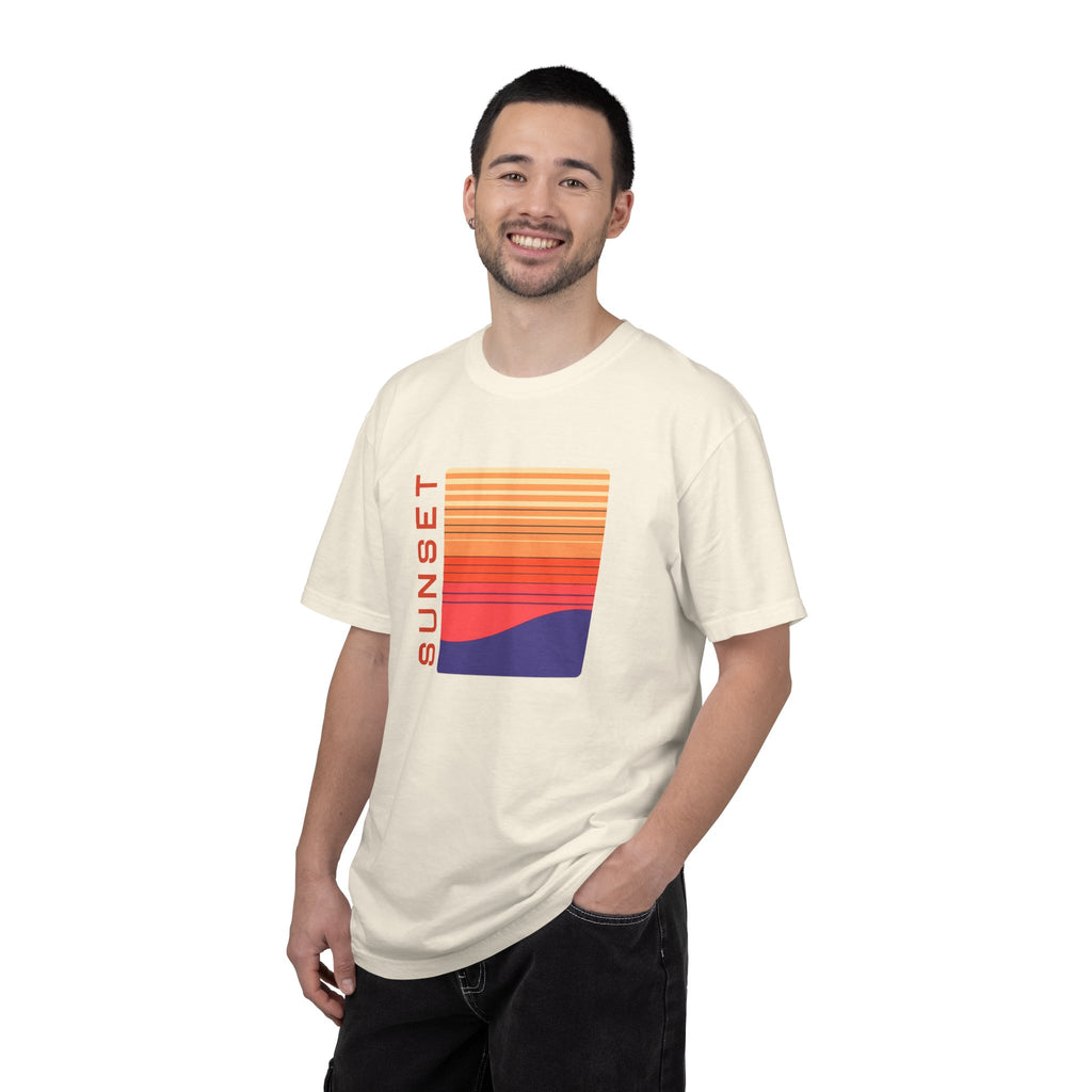 01- Retro Orange Sunset Graphic Tee / Tee rétro Sunset