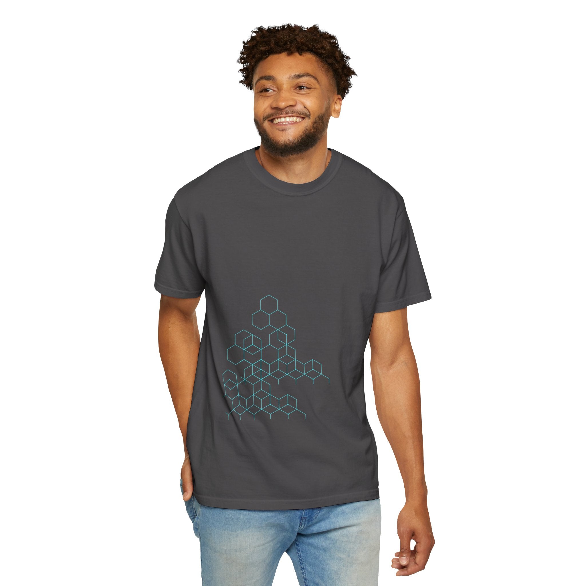 01- Geometric Futuristic Tee / Tee Futuriste Géométrique