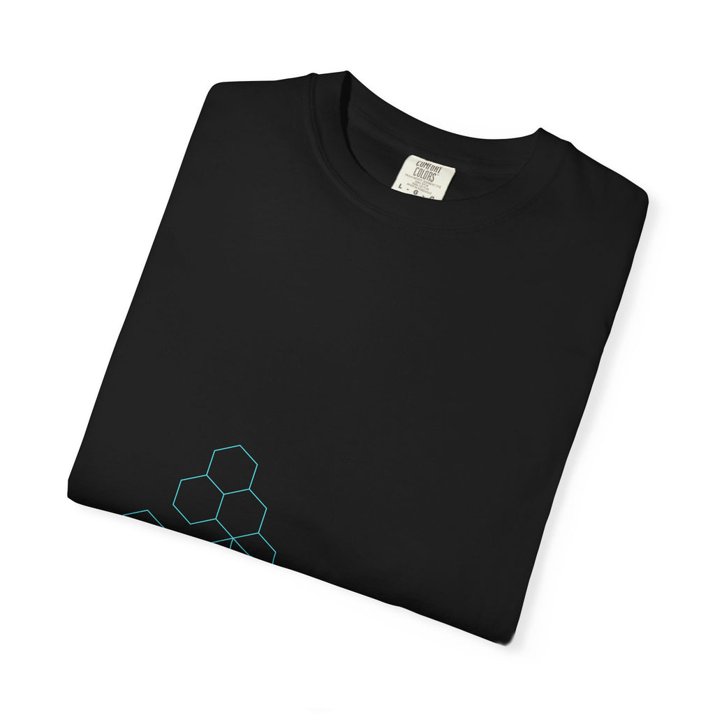 01- Geometric Futuristic Tee / Tee Futuriste Géométrique