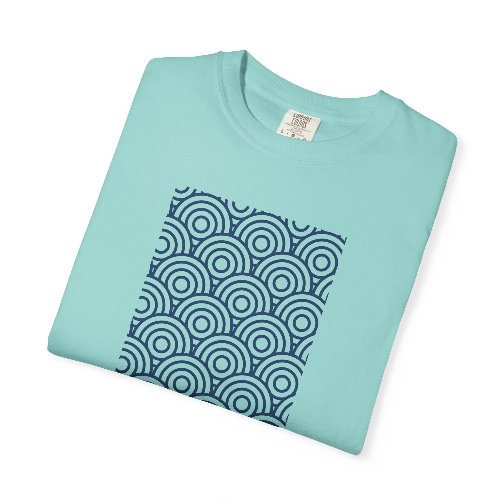 01- Geometric Vintage Tee / Tee Vintage Géométrique