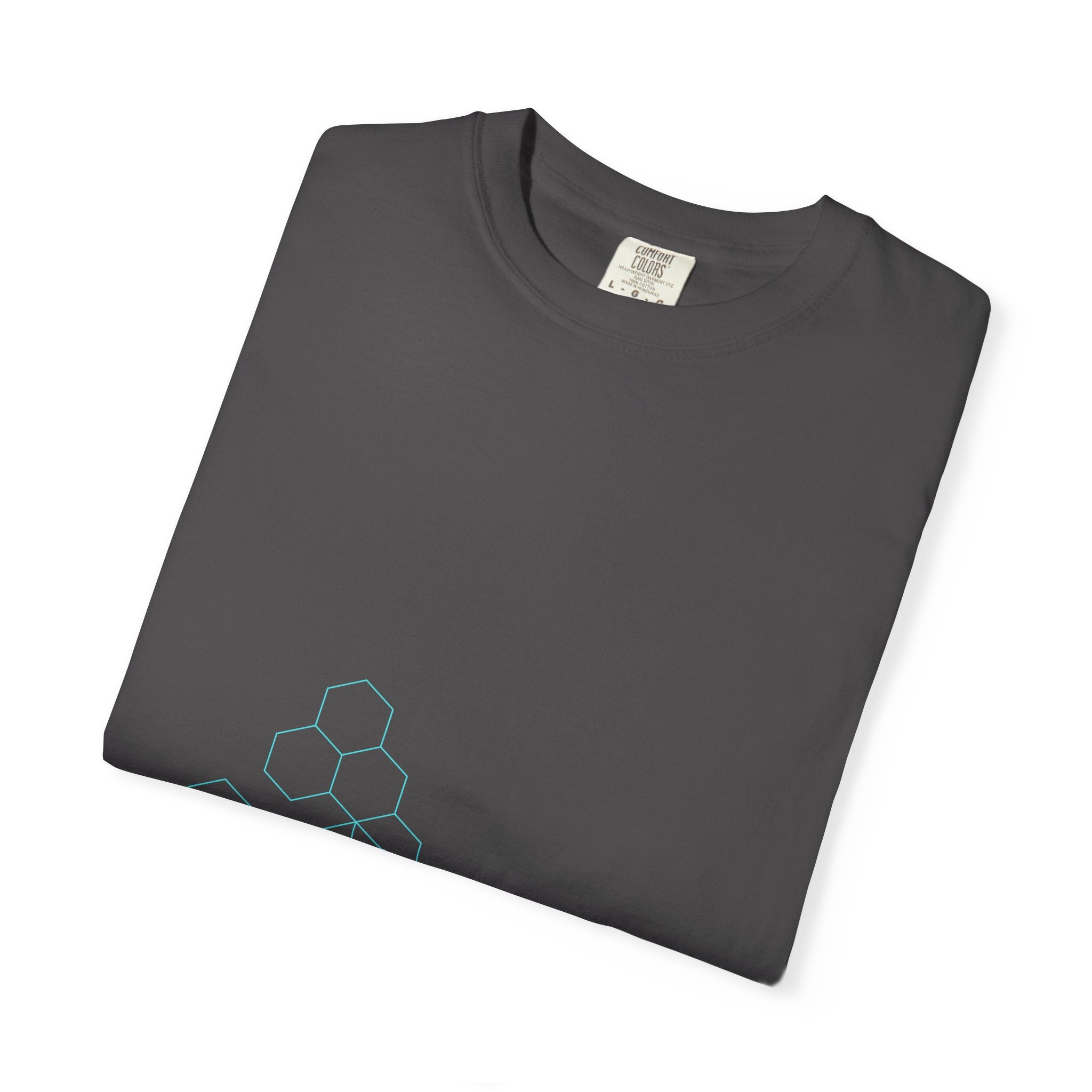 01- Geometric Futuristic Tee / Tee Futuriste Géométrique