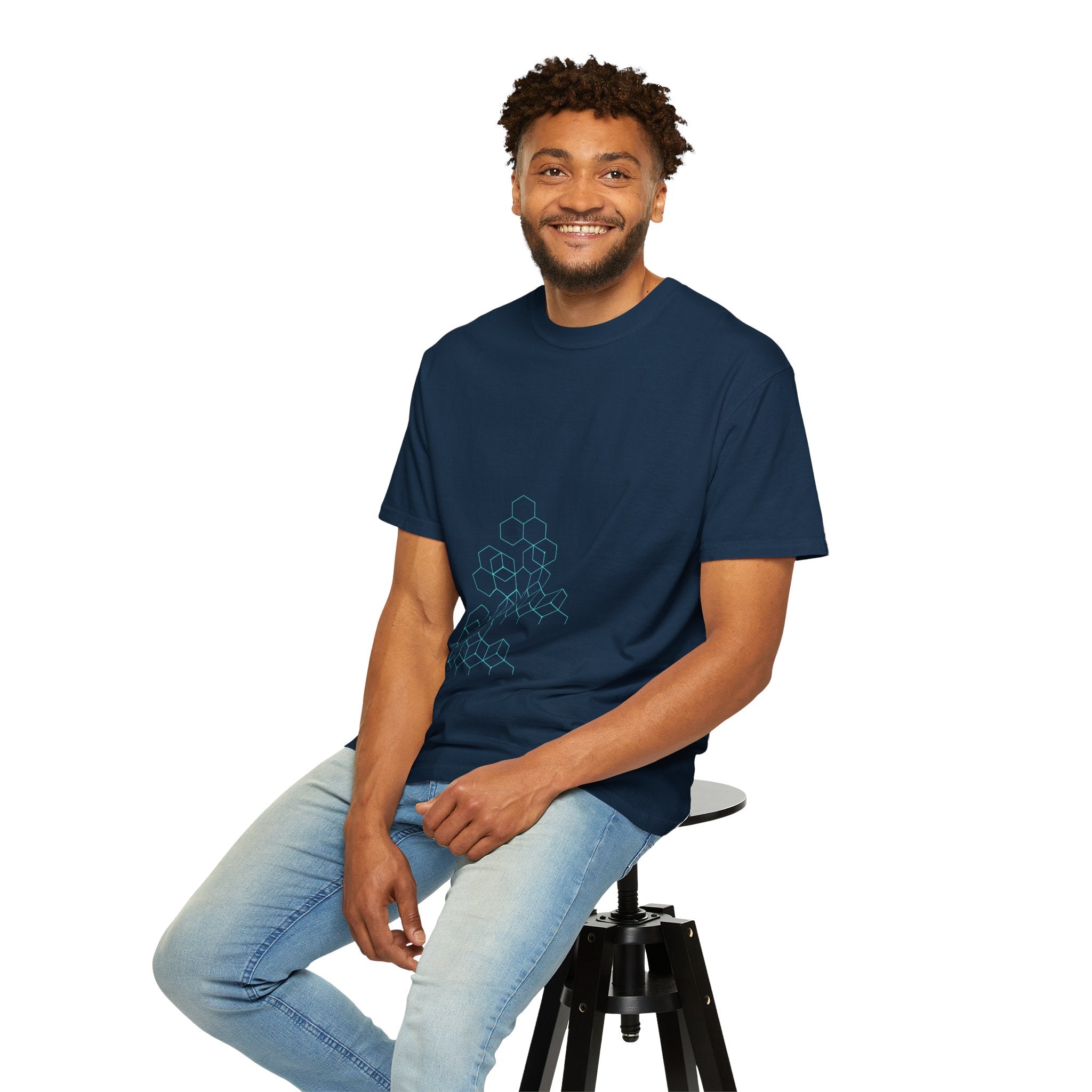 01- Geometric Futuristic Tee / Tee Futuriste Géométrique